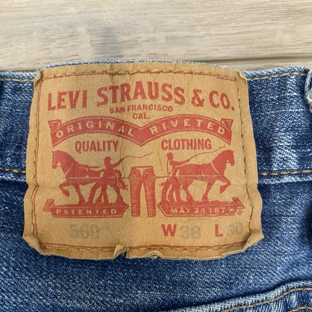 Levis 560 Jeans Men's Size 37x30 Blue Baggy Loose Fit Medium Wash Denim Grunge